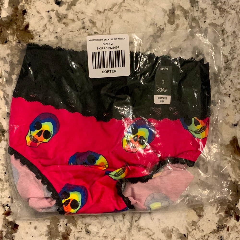 Torrid Hipster Panty! Skull Print! NWT! Sizes 2X & 4X - Picture 4 of 6